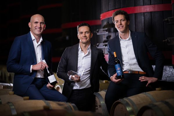 Glavni enolog Vinakoper Boštjan Zidar, direktor Borut Fakin in enolog Rok Jamnik. Foto_Jaka_Ivančič